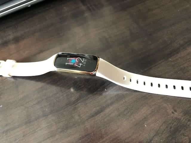 Fitbit Luxeルナホワイト
